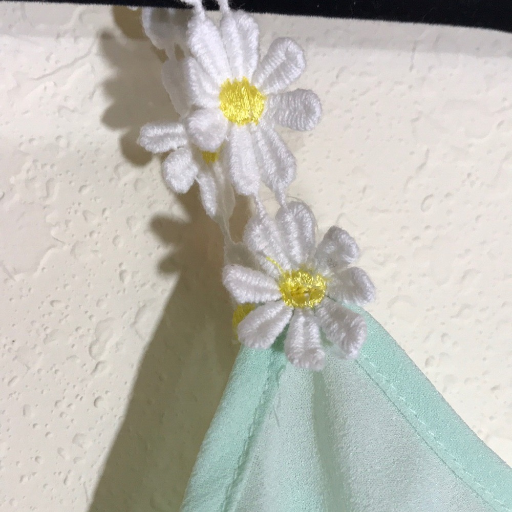 Papaya cropped high low top daisy straps. - Picture 2 of 6